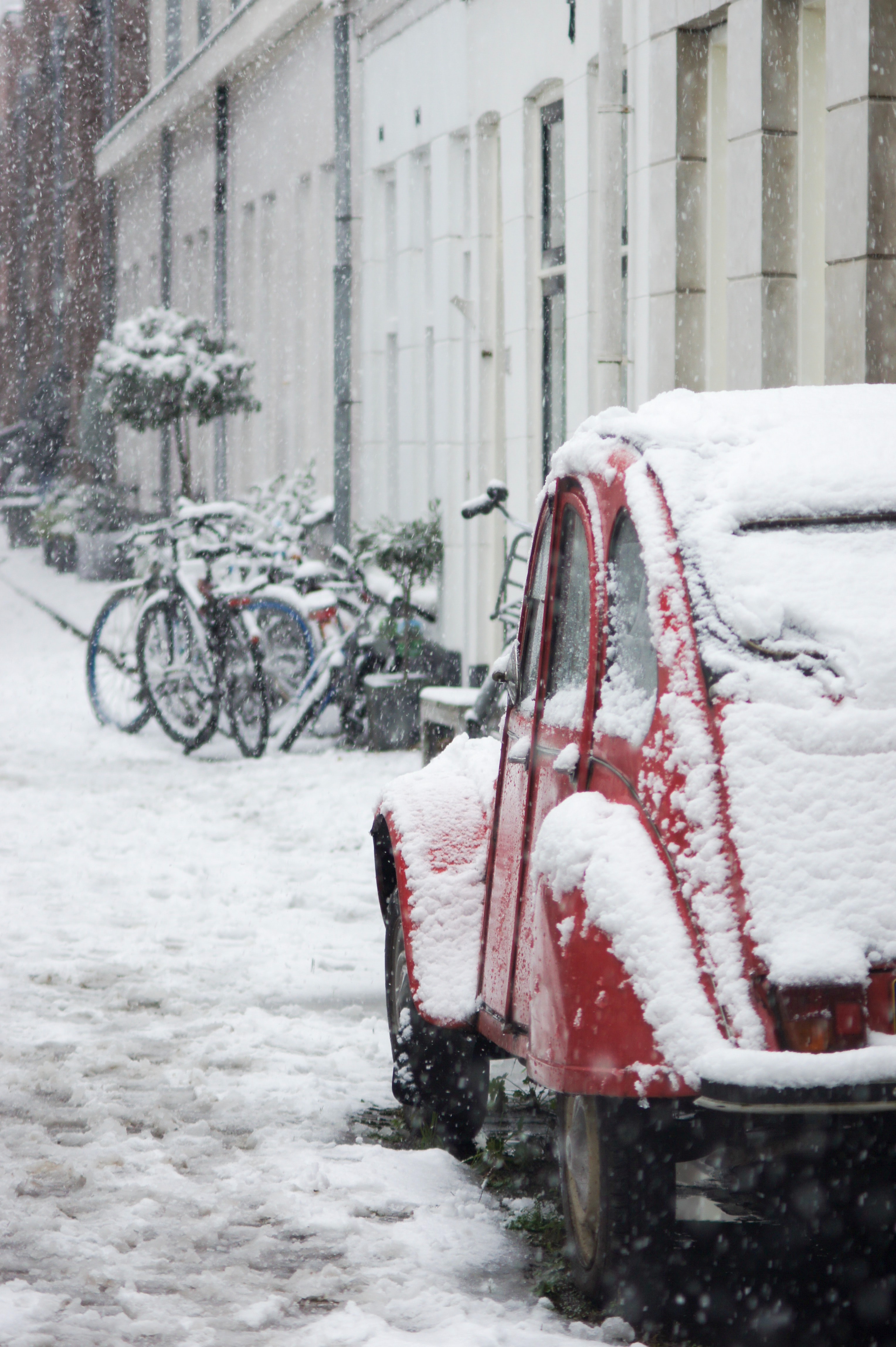 red-car-snow-pressure